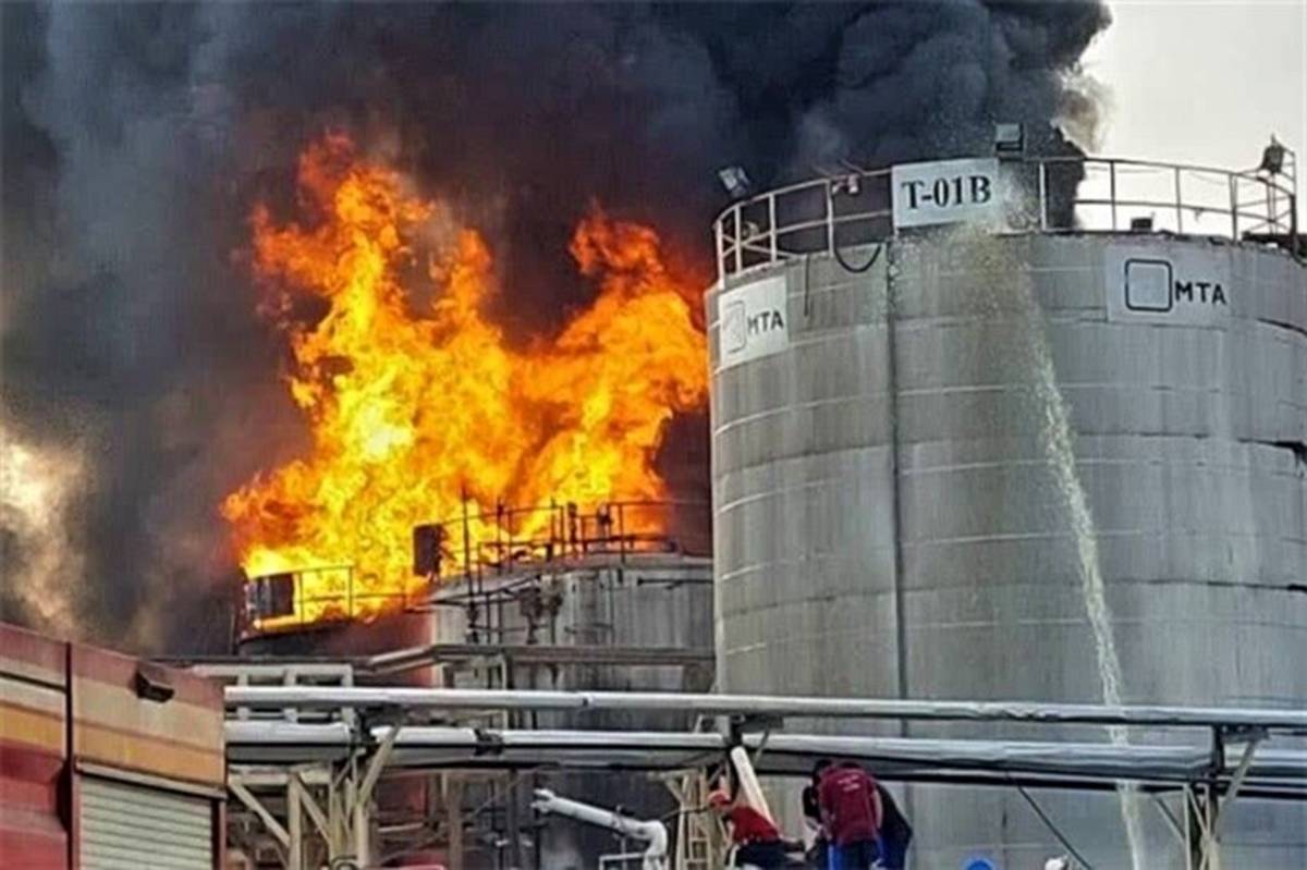 آتش‌سوزی در مخزن‌های نفتی شهرک صنعتی خلیج‌فارس بندرعباس