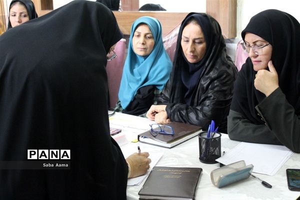 جلسه ویژه اولیای پایه نهم با موضوع هدایت تحصیلی در کاشمر