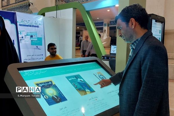 بازدید وزیر آموزش و پرورش از غرفههای آموزش و پرورش فارس در نمایشگاه الفتا