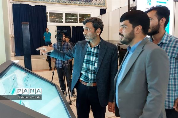 بازدید وزیر آموزش و پرورش از غرفههای آموزش و پرورش فارس در نمایشگاه الفتا