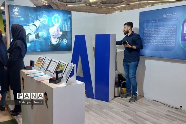 بازدید وزیر آموزش و پرورش از غرفههای آموزش و پرورش فارس در نمایشگاه الفتا