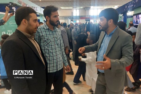 بازدید وزیر آموزش و پرورش از غرفههای آموزش و پرورش فارس در نمایشگاه الفتا