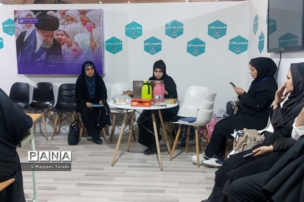 بازدید وزیر آموزش و پرورش از غرفه‌های آموزش و پرورش فارس در نمایشگاه الفتا
