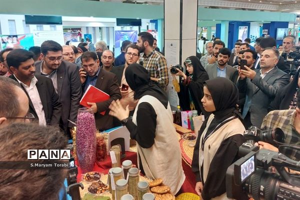 بازدید وزیر آموزش و پرورش از غرفههای آموزش و پرورش فارس در نمایشگاه الفتا