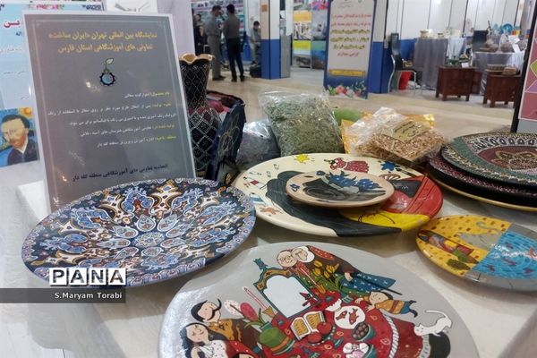 بازدید وزیر آموزش و پرورش از غرفههای آموزش و پرورش فارس در نمایشگاه الفتا