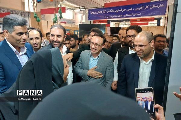 بازدید وزیر آموزش و پرورش از غرفههای آموزش و پرورش فارس در نمایشگاه الفتا