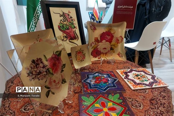 بازدید وزیر آموزش و پرورش از غرفههای آموزش و پرورش فارس در نمایشگاه الفتا