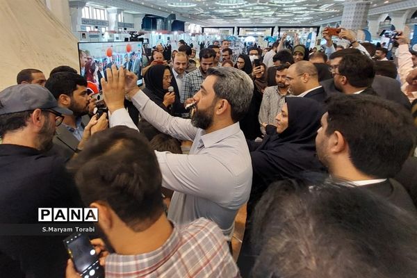 بازدید وزیر آموزش و پرورش از غرفههای آموزش و پرورش فارس در نمایشگاه الفتا