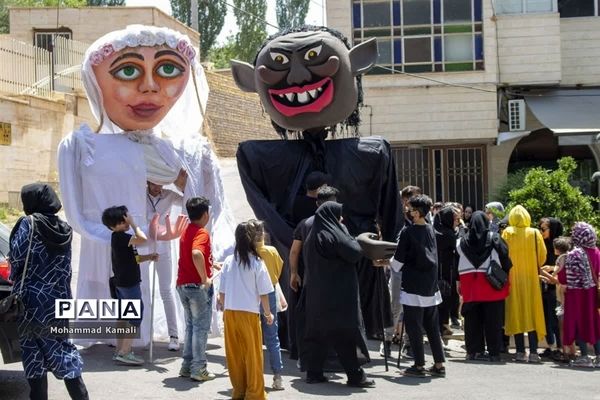آیین افتتاحیه اولین جشنواره تئاتر خیابانی محلات