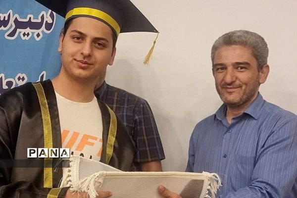 جشن فارغ‌التحصیلی دانش‌آموزان پایه دوازدهم دبیرستان استعدادهای درخشان شهید بهشتی رودهن