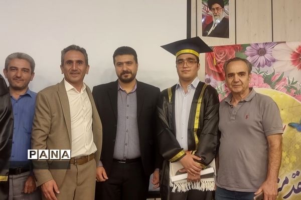 جشن فارغ‌التحصیلی دانش‌آموزان پایه دوازدهم دبیرستان استعدادهای درخشان شهید بهشتی رودهن
