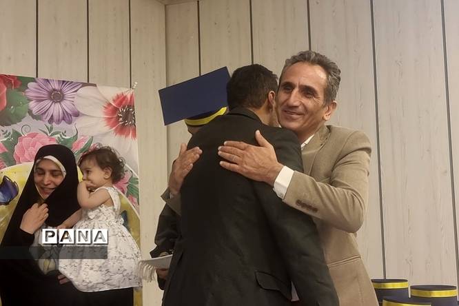 جشن فارغالتحصیلی دانشآموزان پایه دوازدهم دبیرستان استعدادهای درخشان شهید بهشتی رودهن