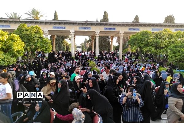 اجتماع بزرگ مدافعان حریم خانواده در شیراز