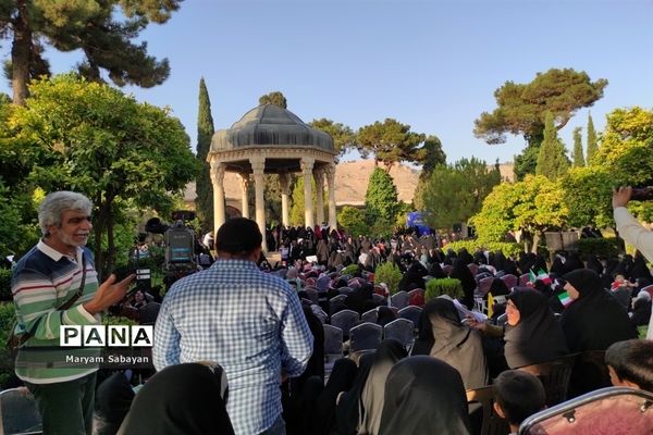 اجتماع بزرگ مدافعان حریم خانواده در شیراز