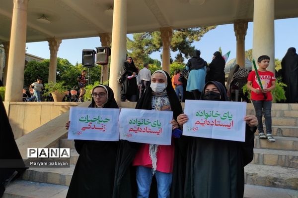 اجتماع بزرگ مدافعان حریم خانواده در شیراز