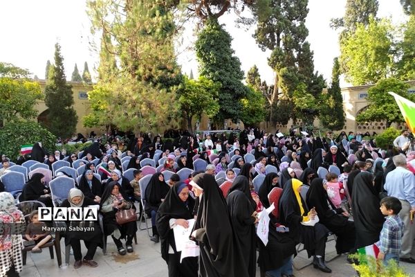 اجتماع بزرگ مدافعان حریم خانواده در شیراز