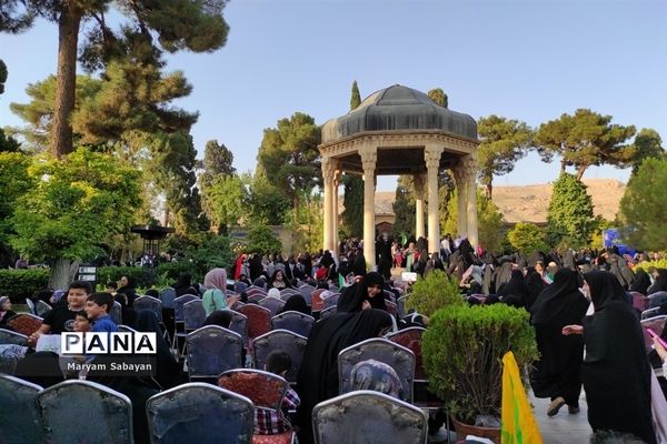 اجتماع بزرگ مدافعان حریم خانواده در شیراز