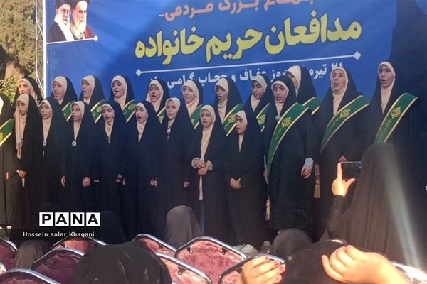 رژه خودرویی مدافعان حیا و خانواده‌های شیرازی در روز حجاب و عفاف در شیراز