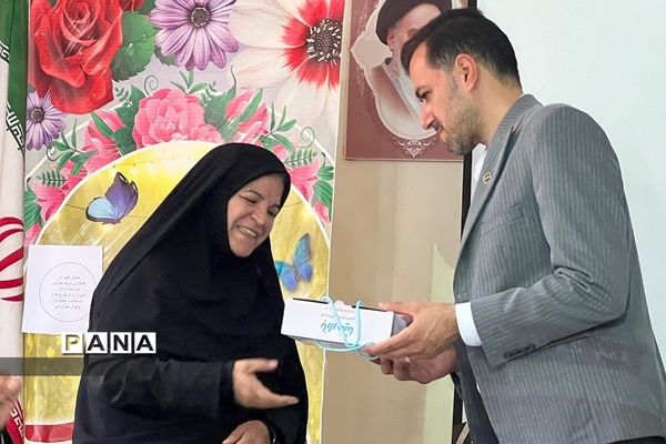 همایش تقدیر از فرهنگیان سرآمد مدارس متوسطه منطقه رودهن