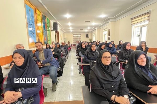 همایش تقدیر از فرهنگیان سرآمد مدارس متوسطه منطقه رودهن