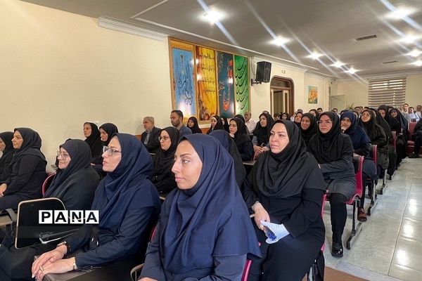 همایش تقدیر از فرهنگیان سرآمد مدارس متوسطه منطقه رودهن