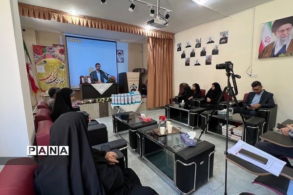 همایش تقدیر از فرهنگیان سرآمد مدارس متوسطه منطقه رودهن