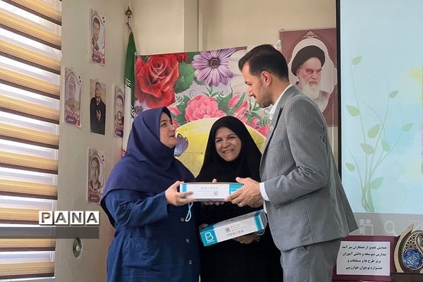 همایش تقدیر از فرهنگیان سرآمد مدارس متوسطه منطقه رودهن