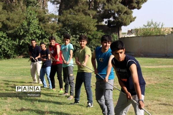 برگزاری مسابقه طناب کشی در اردوهای استانی یاورمربیان سازمان دانش‌آموزی شهرستان‌های استان تهران