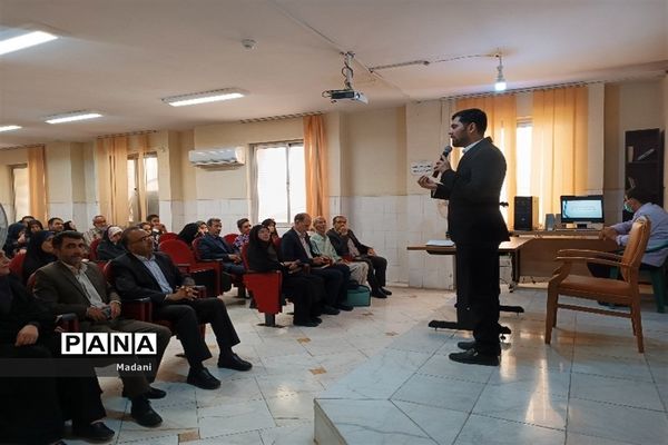 مراسم تجلیل از دبیران و هنرآموزان برگزیده استان اصفهان در جشنواره نوآوری و الگوی تدریس برتر