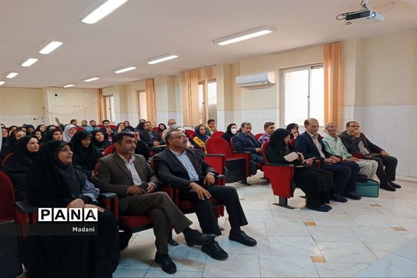 مراسم تجلیل از دبیران و هنرآموزان برگزیده استان اصفهان در جشنواره نوآوری و الگوی تدریس برتر