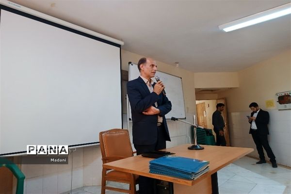 مراسم تجلیل از دبیران و هنرآموزان برگزیده استان اصفهان در جشنواره نوآوری و الگوی تدریس برتر