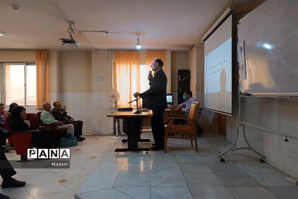 مراسم تجلیل از دبیران و هنرآموزان برگزیده استان اصفهان در جشنواره نوآوری و الگوی تدریس برتر
