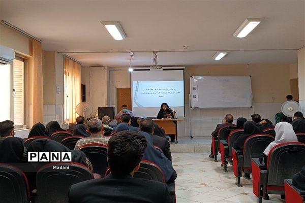 مراسم تجلیل از دبیران و هنرآموزان برگزیده استان اصفهان در جشنواره نوآوری و الگوی تدریس برتر