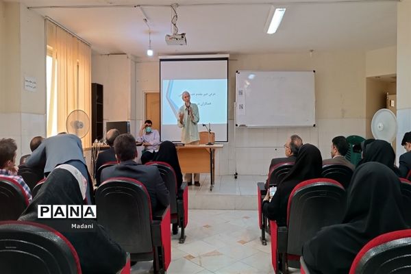 مراسم تجلیل از دبیران و هنرآموزان برگزیده استان اصفهان در جشنواره نوآوری و الگوی تدریس برتر