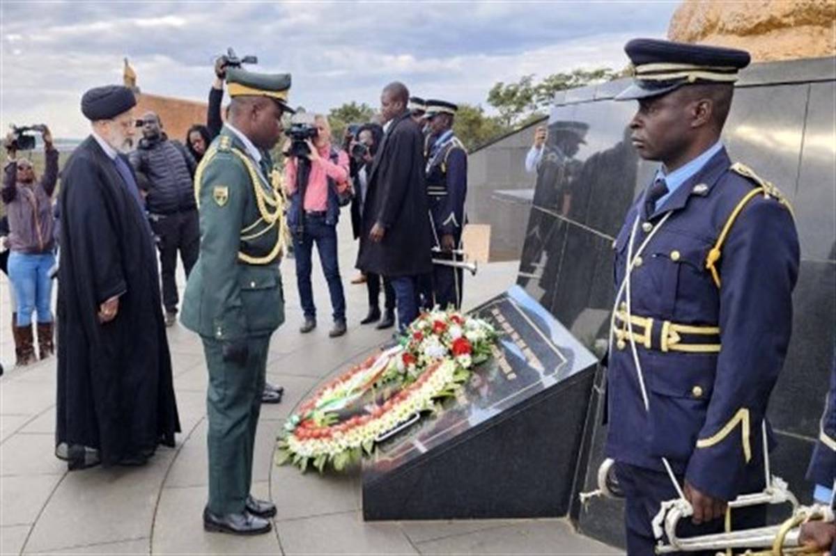 ادای احترام آیت الله رئیسی به یادبودی قهرمانان استقلال زیمباوه