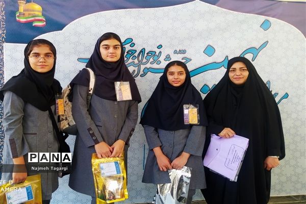 حضور پرشور دانش‌آموزان برگزیده در نهمین دوره جشنواره نوجوان خوارزمی در استان خراسان رضوی