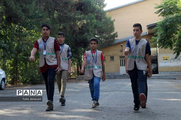 اجرای مراسم صبحگاه در اردوی یاورمربیان عضو سازمان دانش‌آموزی شهرستان‌های تهران