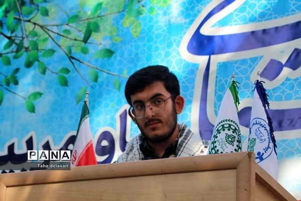 اجرای مراسم صبحگاه در اردوی یاورمربیان عضو سازمان دانش‌آموزی شهرستان‌های تهران