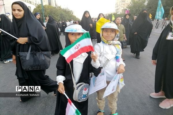 اجتماع بزرگ مردمی مدافعان حریم خانواده در مشهد