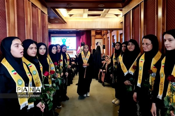 برگزاری سمینار هویت نوجوانی بازگشت به خود در شیراز