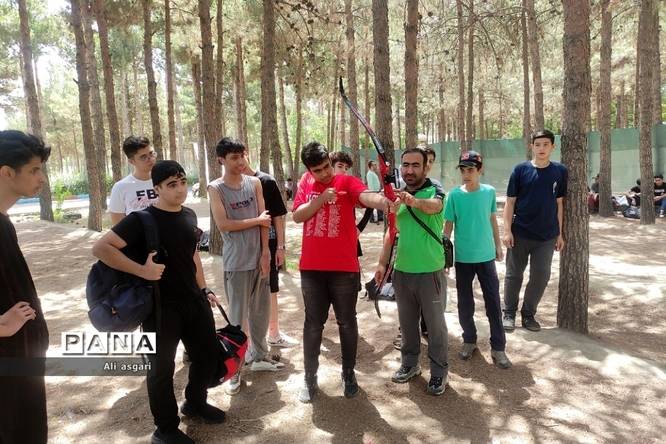 اردوی یکروزه دانشآموزان منتخب شهرستان شهریار در اردوگاه استانی شهیدمحمد منتظری