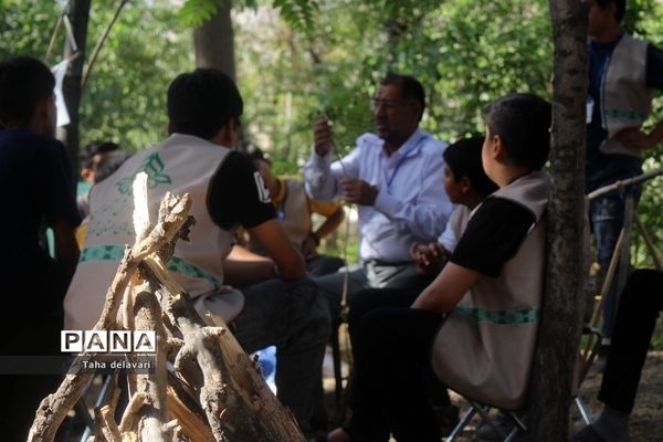 برگزاری دوره آموزشی برپایی چادر و گره‌زنی در اردوی استانی یاور‌مربیان سازمان دانش‌آموزی
