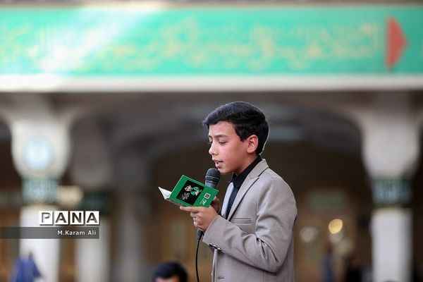 نوحه‌خوانی نوجوانان در حرم حضرت معصومه(س)