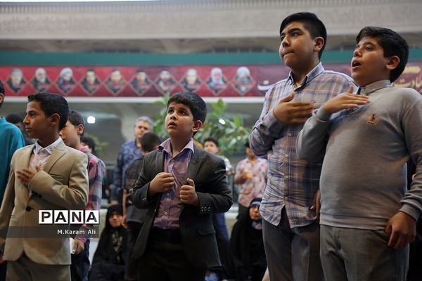 نوحه‌خوانی نوجوانان در حرم حضرت معصومه(س)