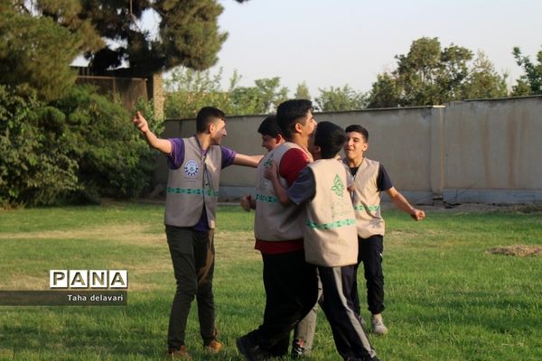 مسابقات طناب‌کشی در اردوی یاورمربیان سازمان دانش‌آموزی شهرستان‌های تهران