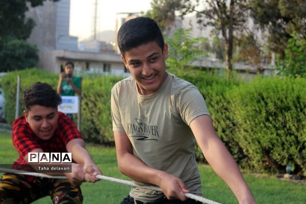 مسابقات طناب‌کشی در اردوی یاورمربیان سازمان دانش‌آموزی شهرستان‌های تهران