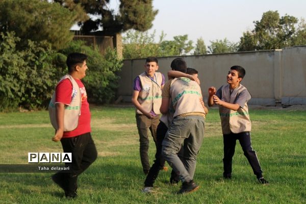 مسابقات طناب‌کشی در اردوی یاورمربیان سازمان دانش‌آموزی شهرستان‌های تهران