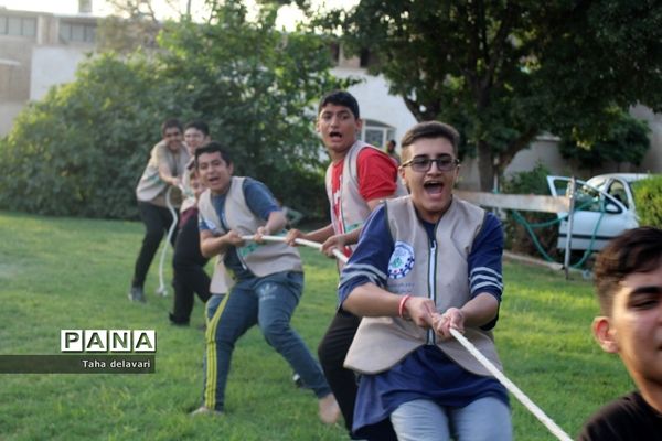 مسابقات طناب‌کشی در اردوی یاورمربیان سازمان دانش‌آموزی شهرستان‌های تهران