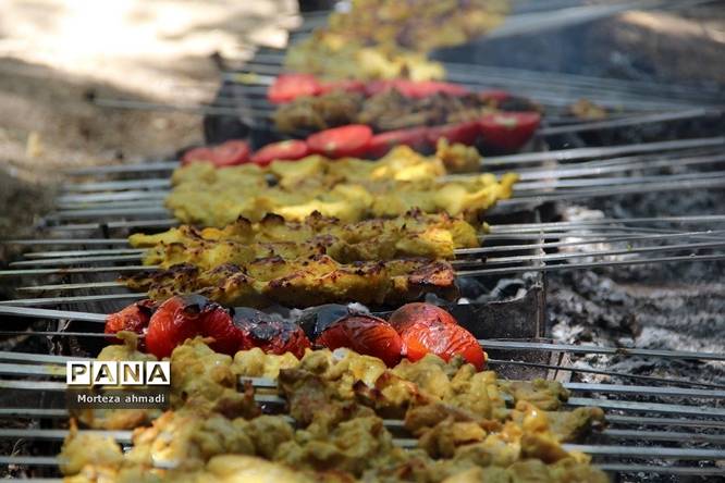 پختوپز دانشآموزی در اردوی یاورمربیان پیشتاز