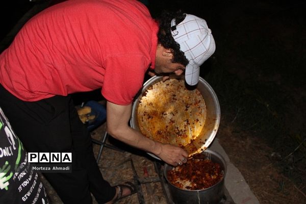 طبخ شام توسط دانش‌آموزان در ‌اردوی یاورمربیان شهرستان‌های استان تهران